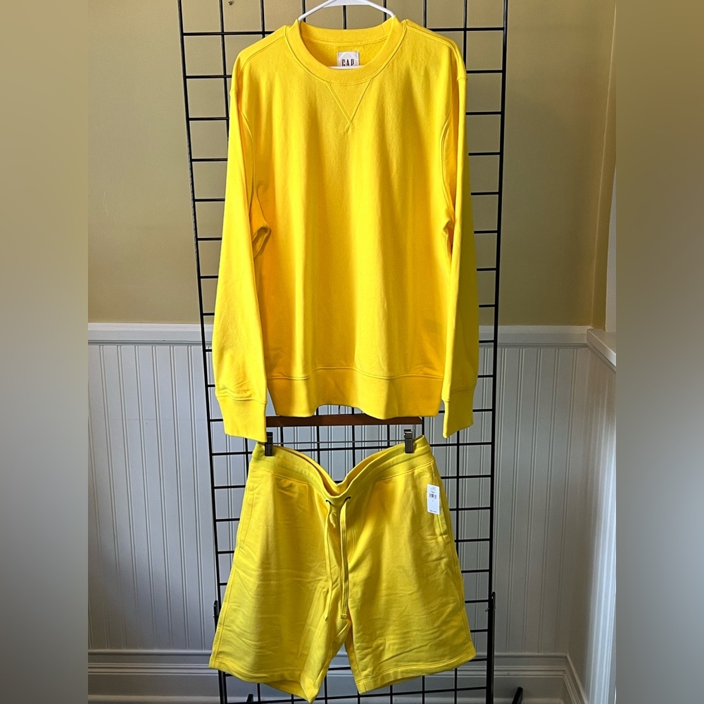 Gap Mens 2 piece neon yellow sweatshirt and sweatshort set! NWT/ never worn!